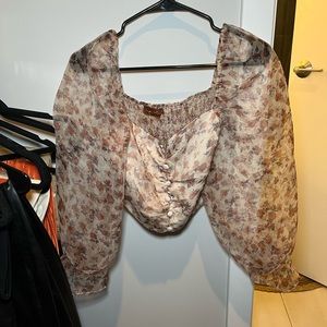 Super cute and stylish too, puff sleeves with a tighter fit around the torso.